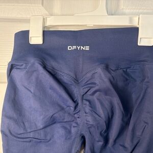DFYNE Women's Navy Blue Scrunch-Back Leggings